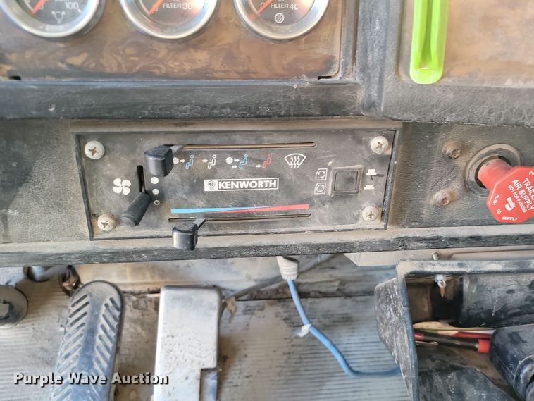 image for item LD9052 1997 Kenworth T800  dump truck