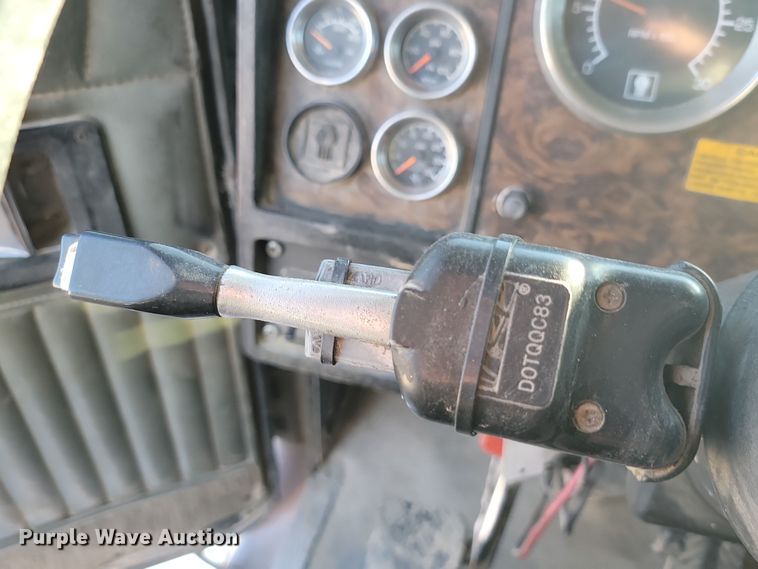 image for item LD9052 1997 Kenworth T800  dump truck