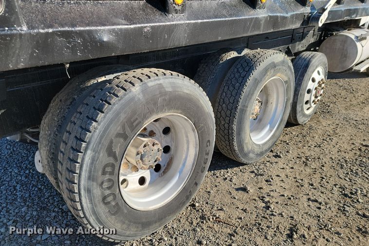 image for item LD9052 1997 Kenworth T800  dump truck