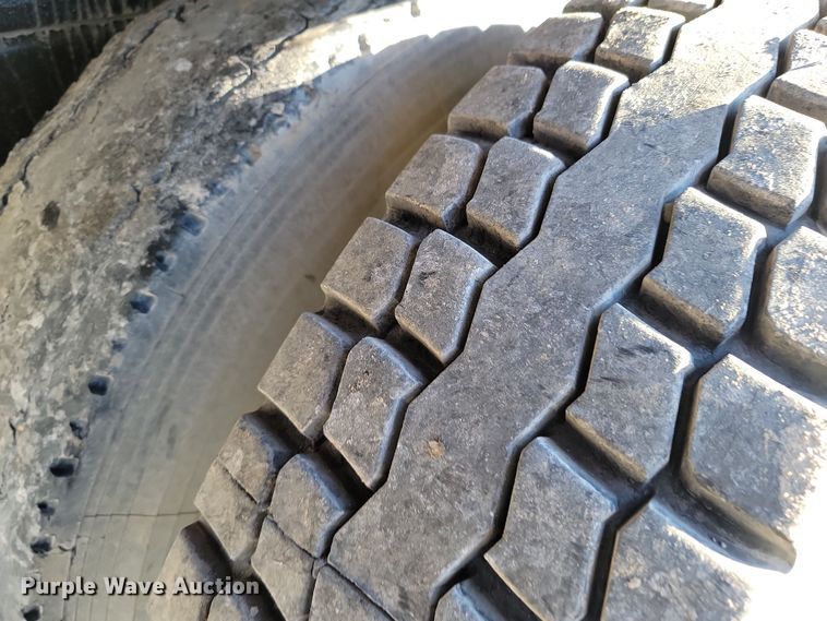 image for item LD9052 1997 Kenworth T800  dump truck
