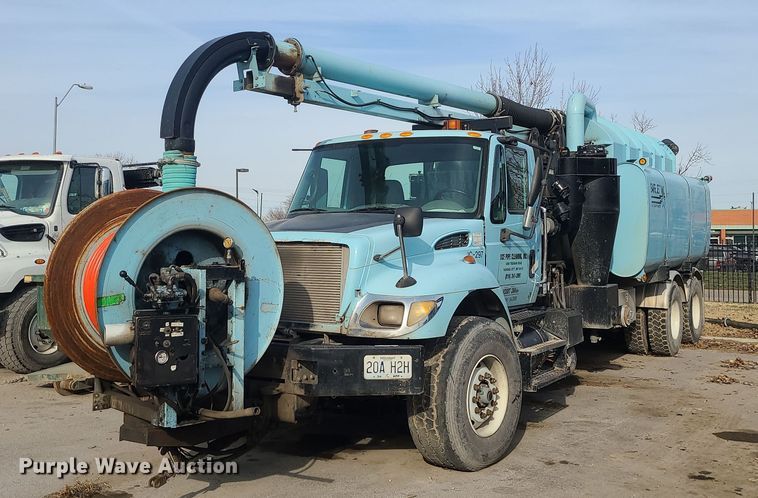 image for item LJ9421 2005 International 7500  sewer jetter truck