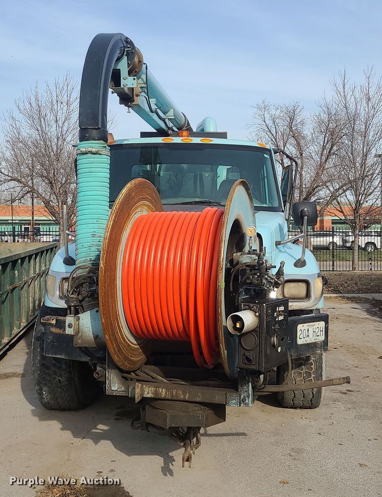 image for item LJ9421 2005 International 7500  sewer jetter truck