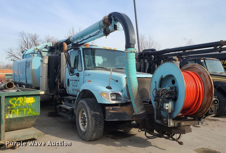 image for item LJ9421 2005 International 7500  sewer jetter truck