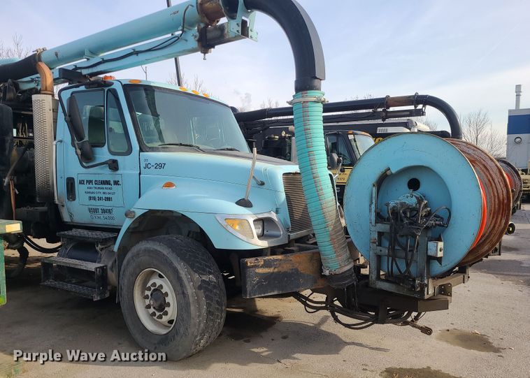 image for item LJ9421 2005 International 7500  sewer jetter truck