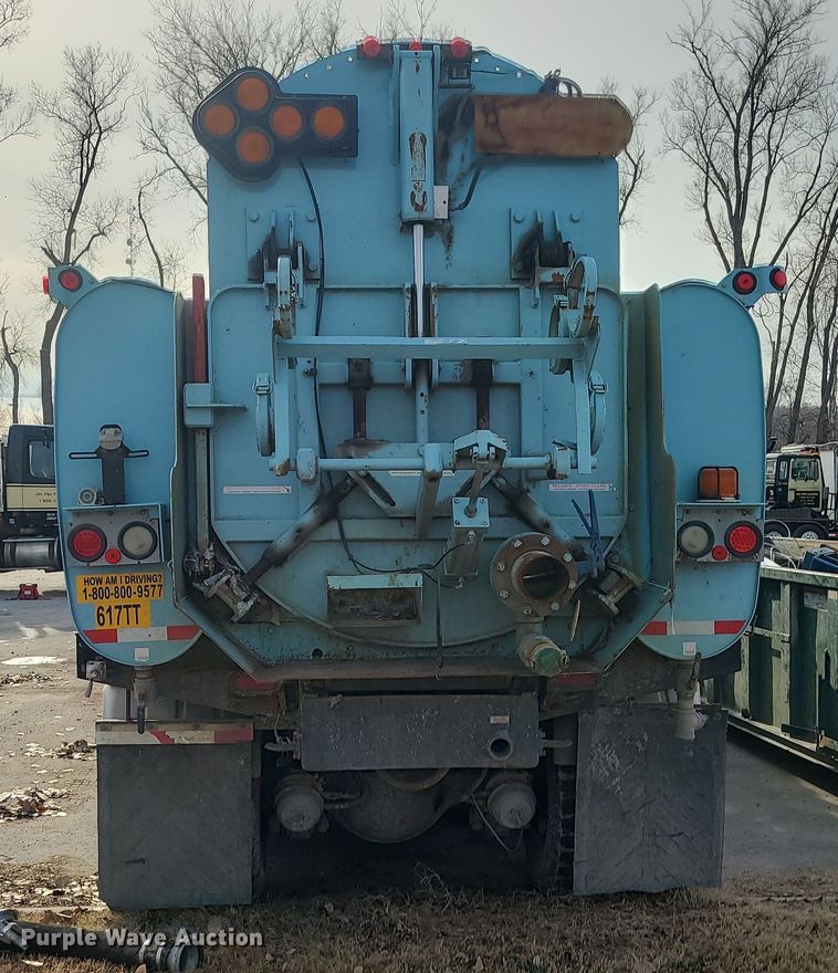 image for item LJ9421 2005 International 7500  sewer jetter truck