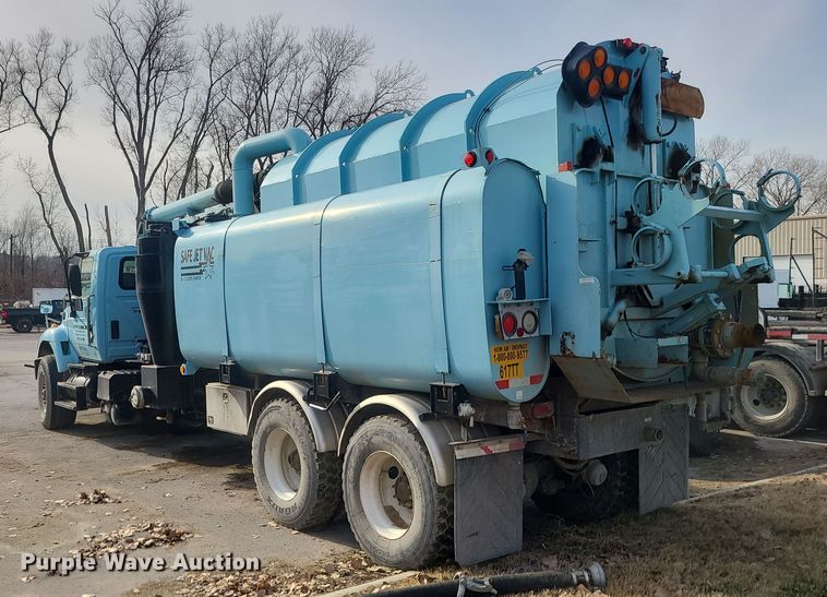 image for item LJ9421 2005 International 7500  sewer jetter truck