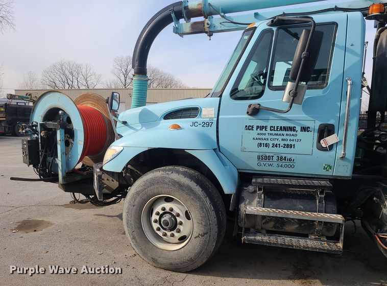 image for item LJ9421 2005 International 7500  sewer jetter truck