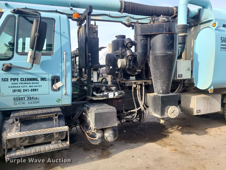image for item LJ9421 2005 International 7500  sewer jetter truck