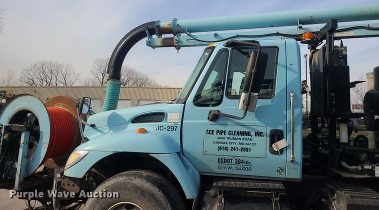 image for item LJ9421 2005 International 7500  sewer jetter truck