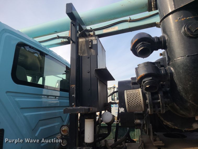 image for item LJ9421 2005 International 7500  sewer jetter truck