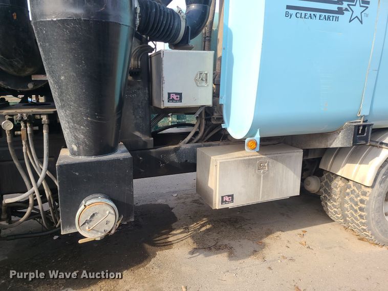 image for item LJ9421 2005 International 7500  sewer jetter truck