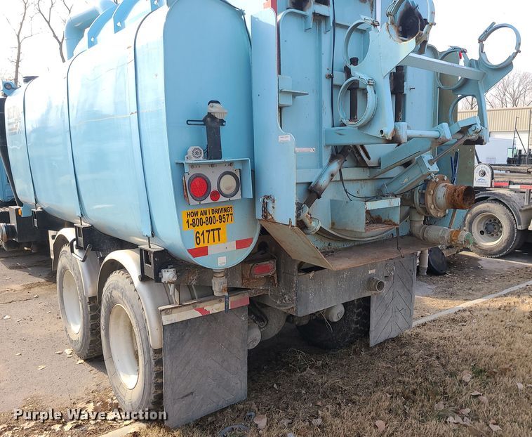 image for item LJ9421 2005 International 7500  sewer jetter truck