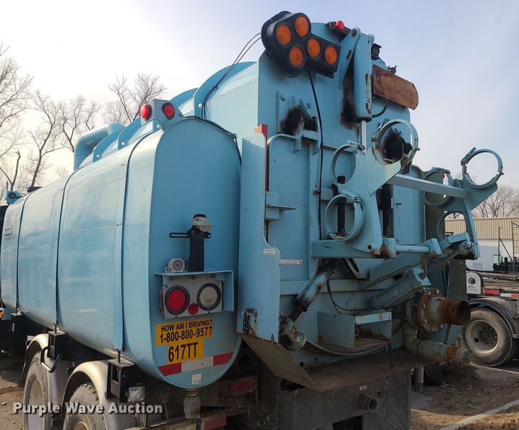 image for item LJ9421 2005 International 7500  sewer jetter truck