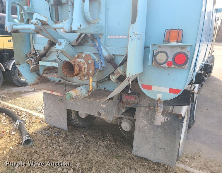 image for item LJ9421 2005 International 7500  sewer jetter truck