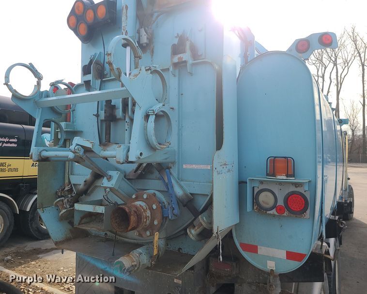 image for item LJ9421 2005 International 7500  sewer jetter truck