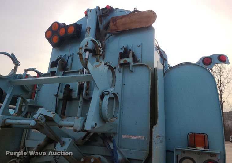 image for item LJ9421 2005 International 7500  sewer jetter truck