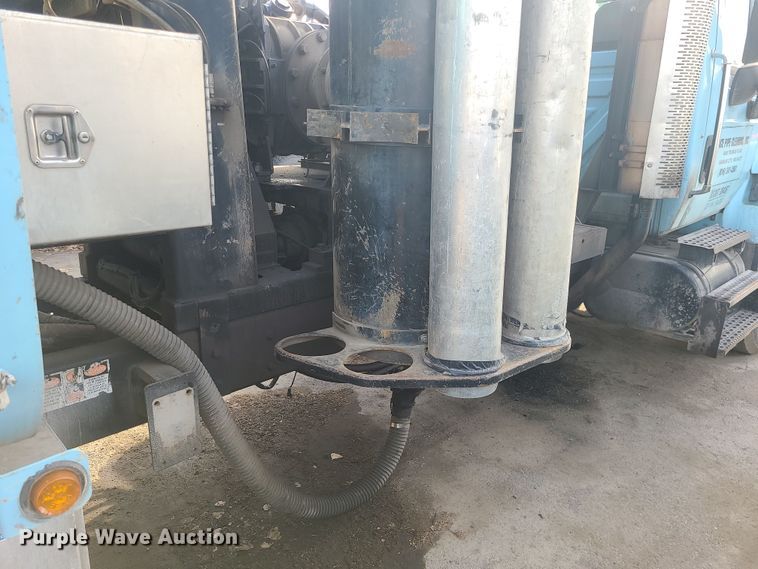 image for item LJ9421 2005 International 7500  sewer jetter truck