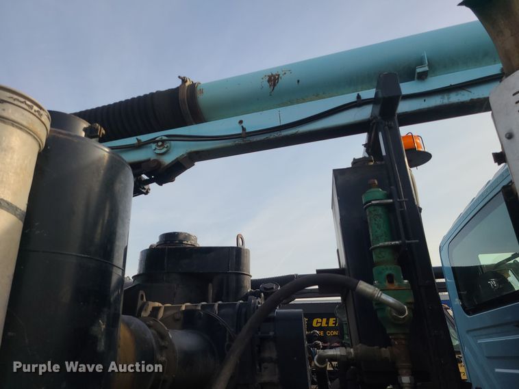 image for item LJ9421 2005 International 7500  sewer jetter truck