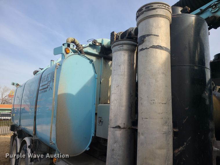 image for item LJ9421 2005 International 7500  sewer jetter truck