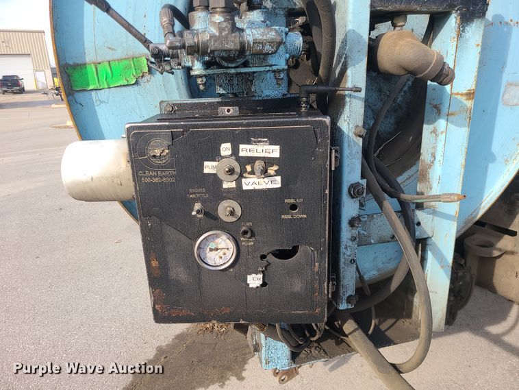 image for item LJ9421 2005 International 7500  sewer jetter truck