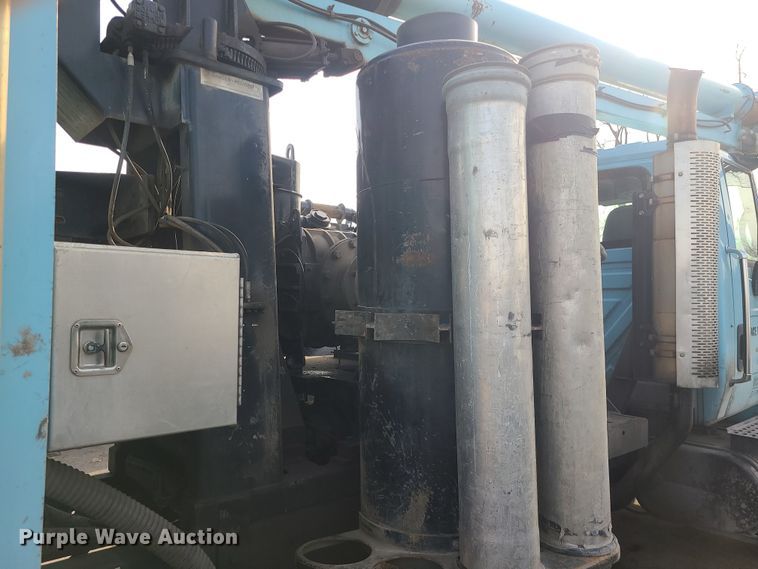 image for item LJ9421 2005 International 7500  sewer jetter truck