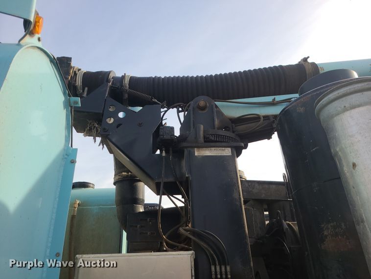 image for item LJ9421 2005 International 7500  sewer jetter truck