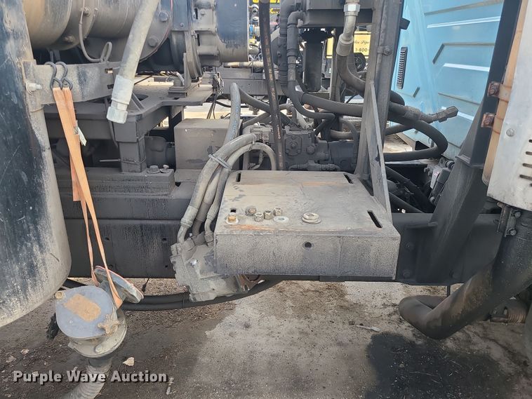 image for item LJ9421 2005 International 7500  sewer jetter truck