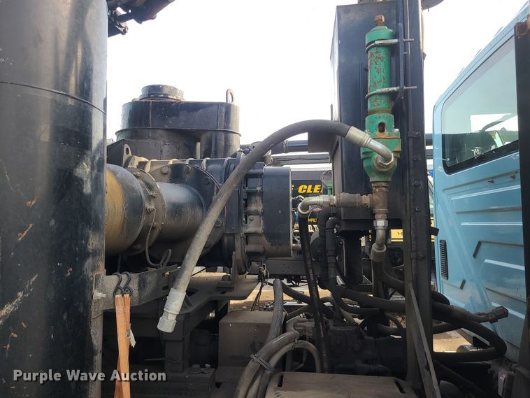 image for item LJ9421 2005 International 7500  sewer jetter truck