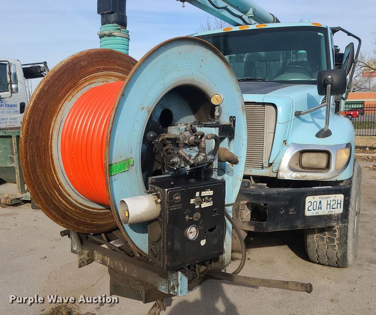 image for item LJ9421 2005 International 7500  sewer jetter truck