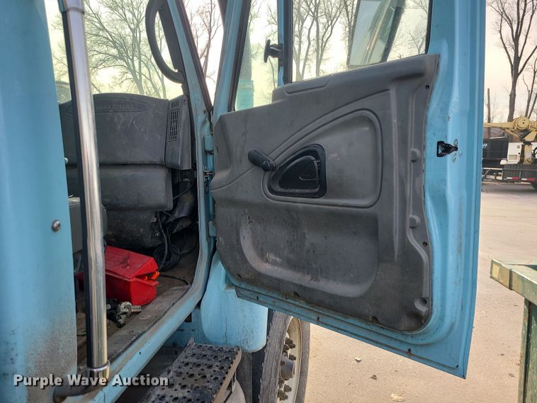 image for item LJ9421 2005 International 7500  sewer jetter truck