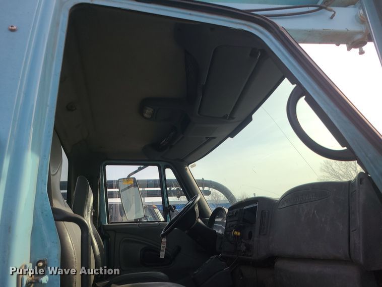 image for item LJ9421 2005 International 7500  sewer jetter truck