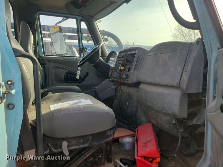 image for item LJ9421 2005 International 7500  sewer jetter truck