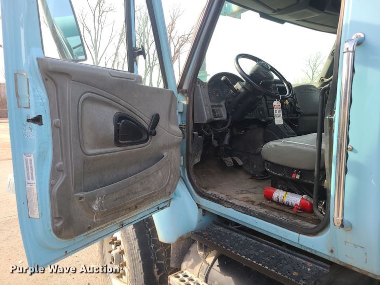 image for item LJ9421 2005 International 7500  sewer jetter truck