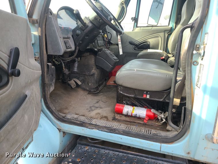 image for item LJ9421 2005 International 7500  sewer jetter truck