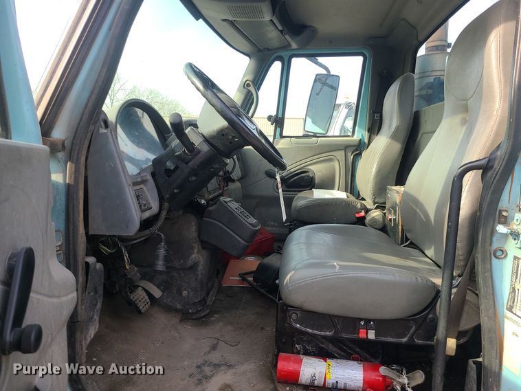 image for item LJ9421 2005 International 7500  sewer jetter truck