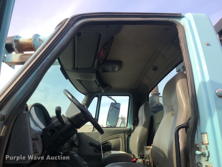 image for item LJ9421 2005 International 7500  sewer jetter truck