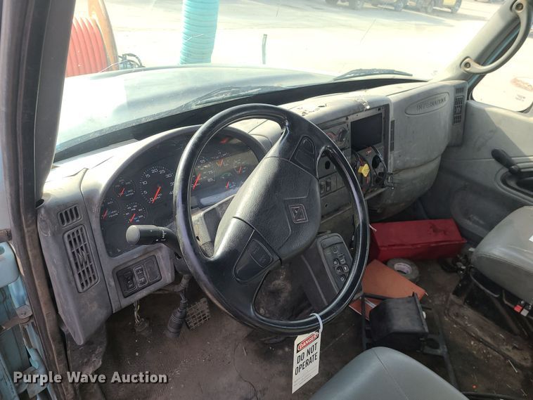 image for item LJ9421 2005 International 7500  sewer jetter truck