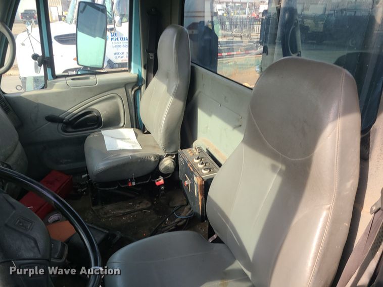 image for item LJ9421 2005 International 7500  sewer jetter truck