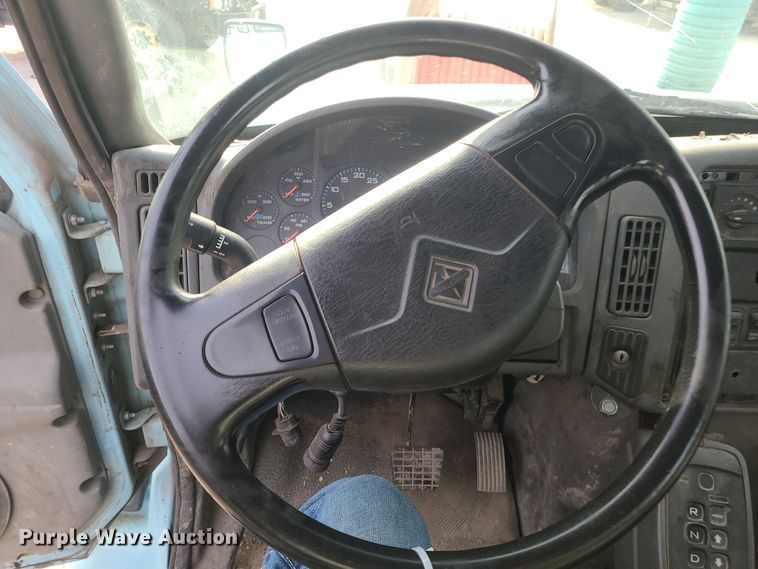 image for item LJ9421 2005 International 7500  sewer jetter truck