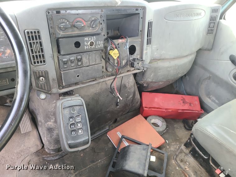 image for item LJ9421 2005 International 7500  sewer jetter truck