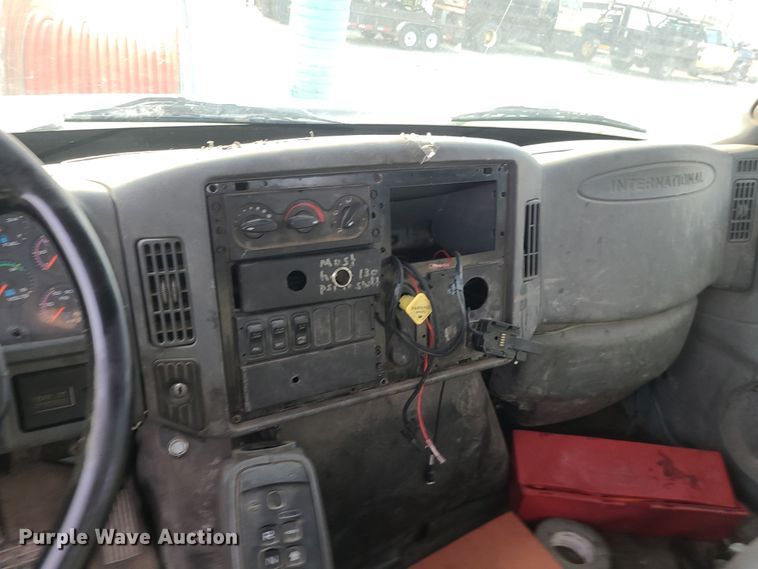 image for item LJ9421 2005 International 7500  sewer jetter truck