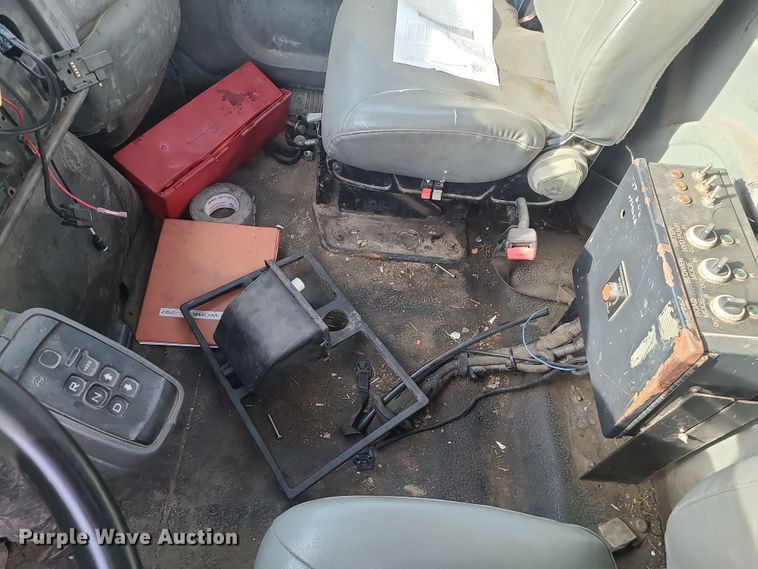 image for item LJ9421 2005 International 7500  sewer jetter truck