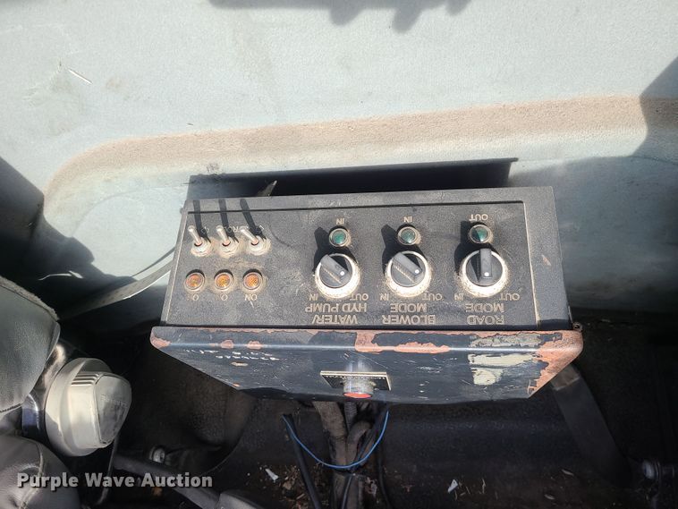 image for item LJ9421 2005 International 7500  sewer jetter truck