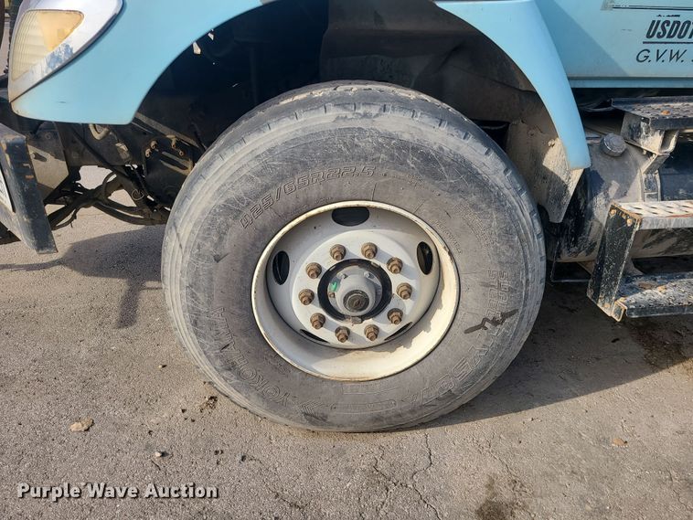 image for item LJ9421 2005 International 7500  sewer jetter truck