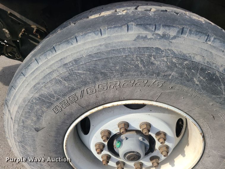 image for item LJ9421 2005 International 7500  sewer jetter truck