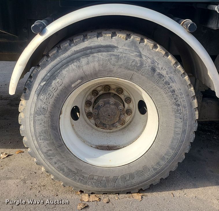 image for item LJ9421 2005 International 7500  sewer jetter truck