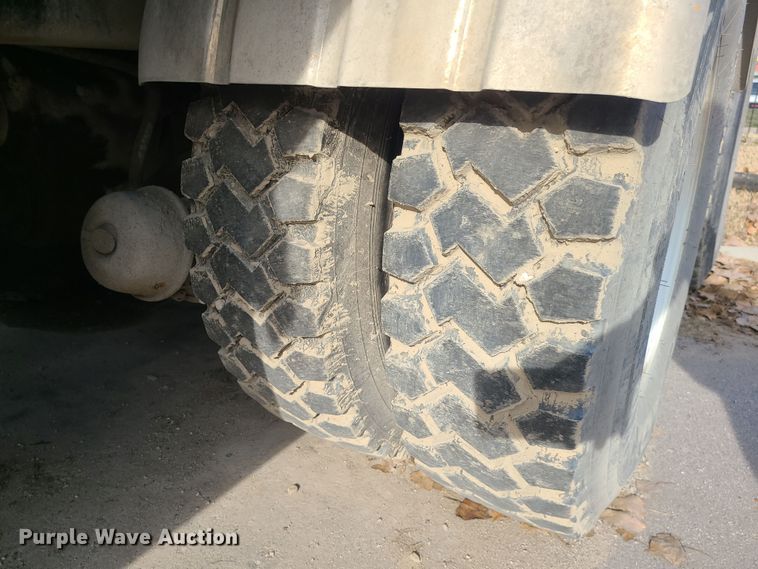 image for item LJ9421 2005 International 7500  sewer jetter truck