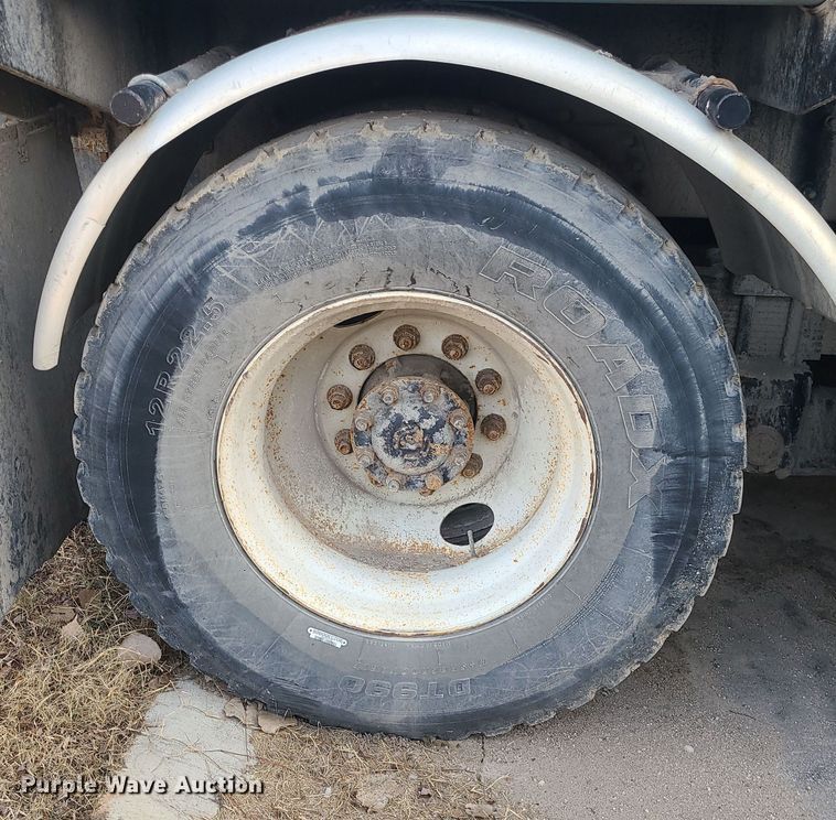 image for item LJ9421 2005 International 7500  sewer jetter truck