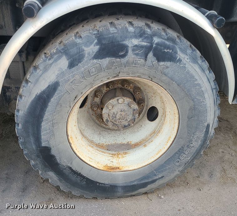 image for item LJ9421 2005 International 7500  sewer jetter truck