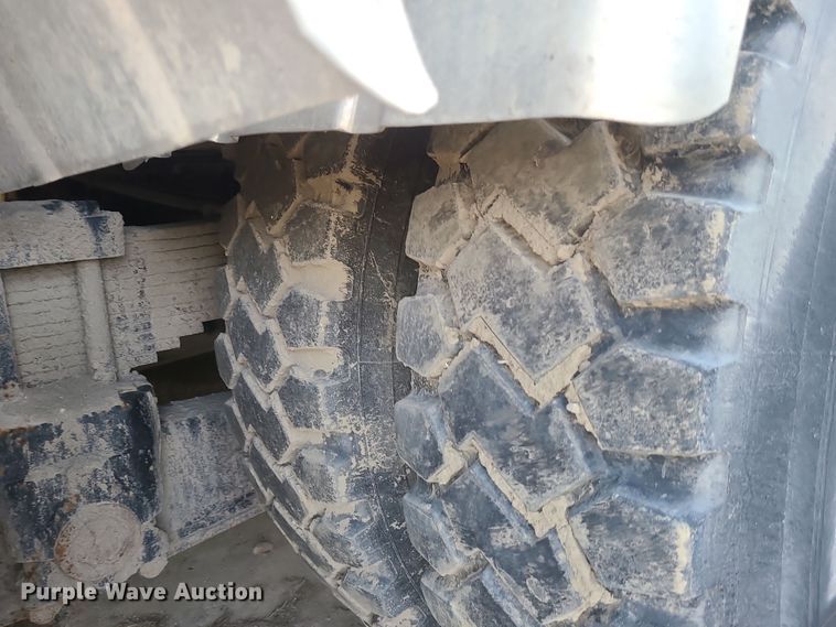 image for item LJ9421 2005 International 7500  sewer jetter truck